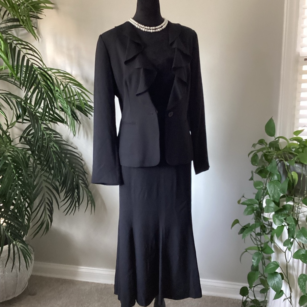 Women stylish 2pc suit with jacket and long tea length skirt Nygard collection